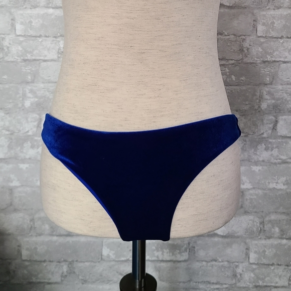 Bikini Set - Picture 2 of 4